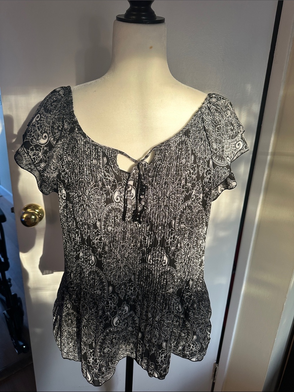 Zac & Rachel Black and White Paisley Tie-Front Flutter Sleeve Top